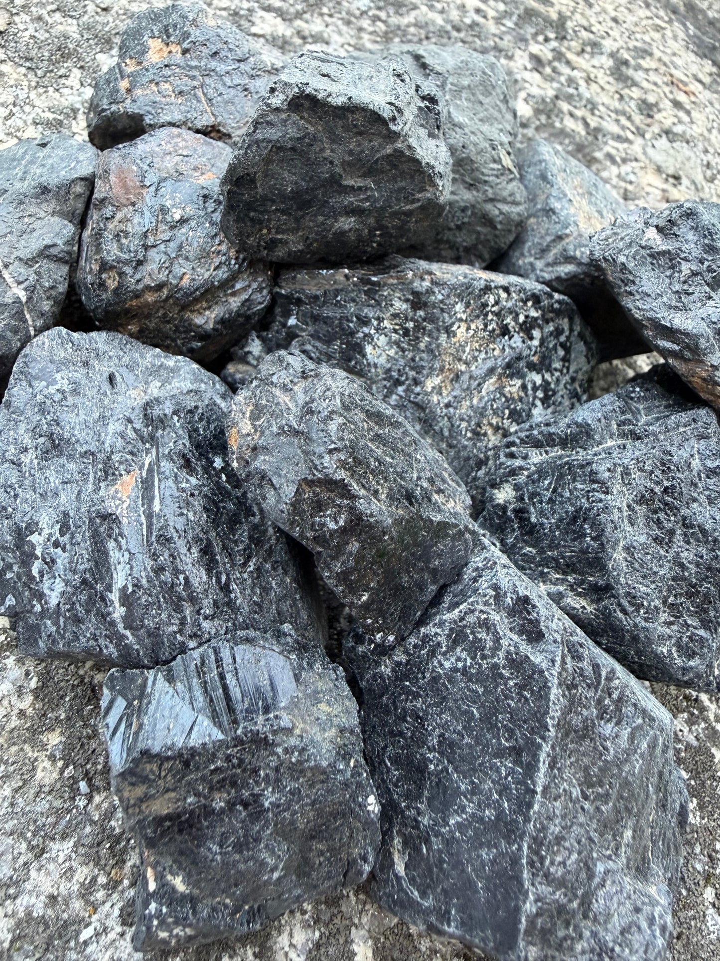 Sapphire raw untumbled pieces