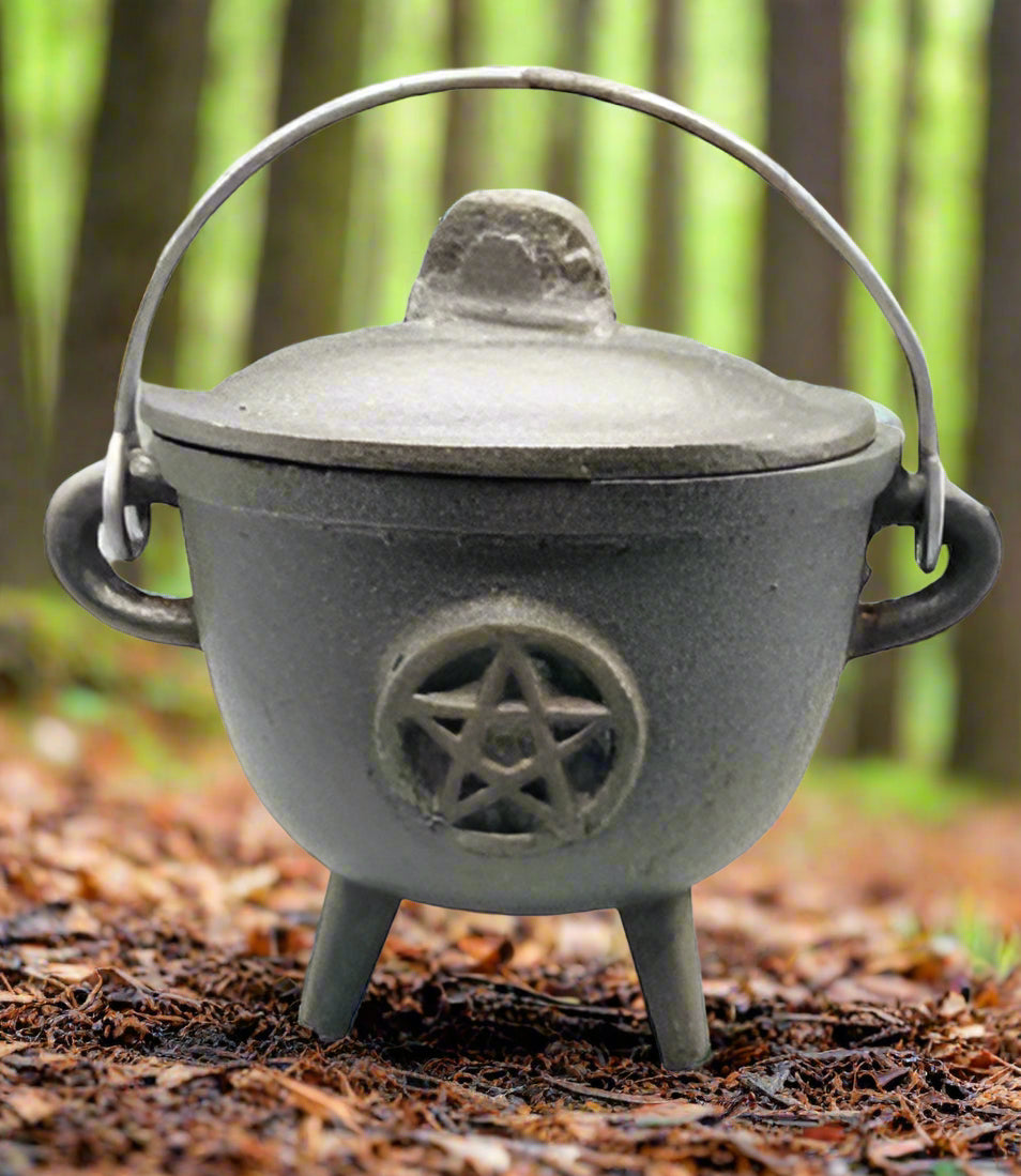 5" Cast iron cauldron w/ lid Pentagram