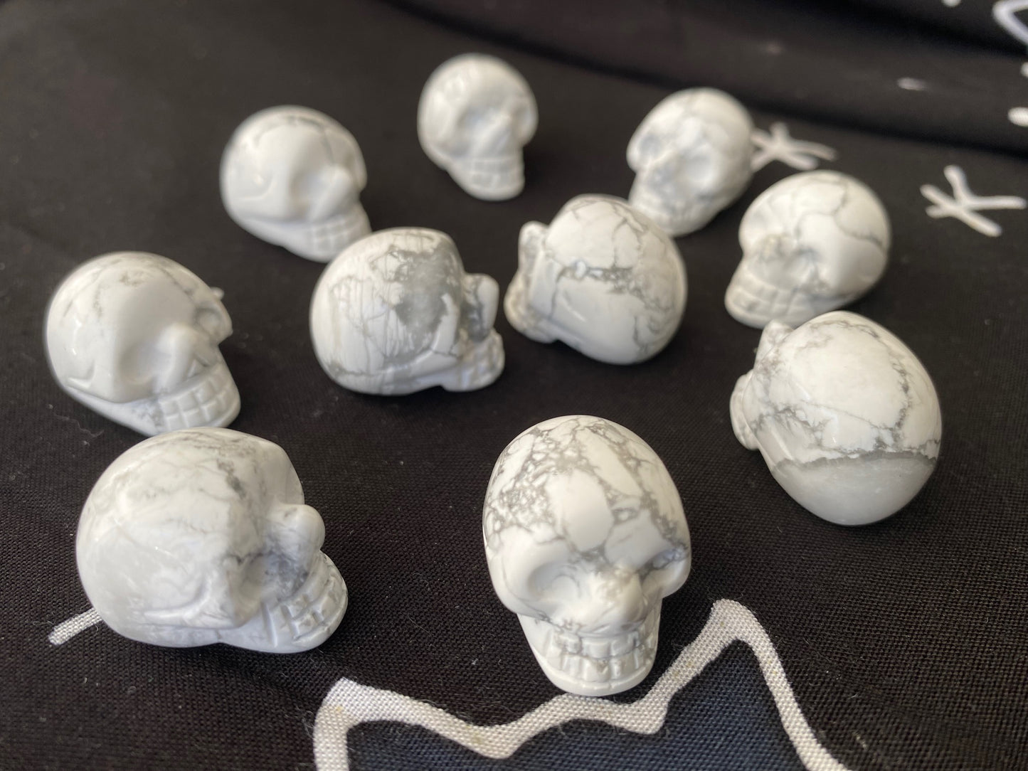 Mini Howlite Skull Carving