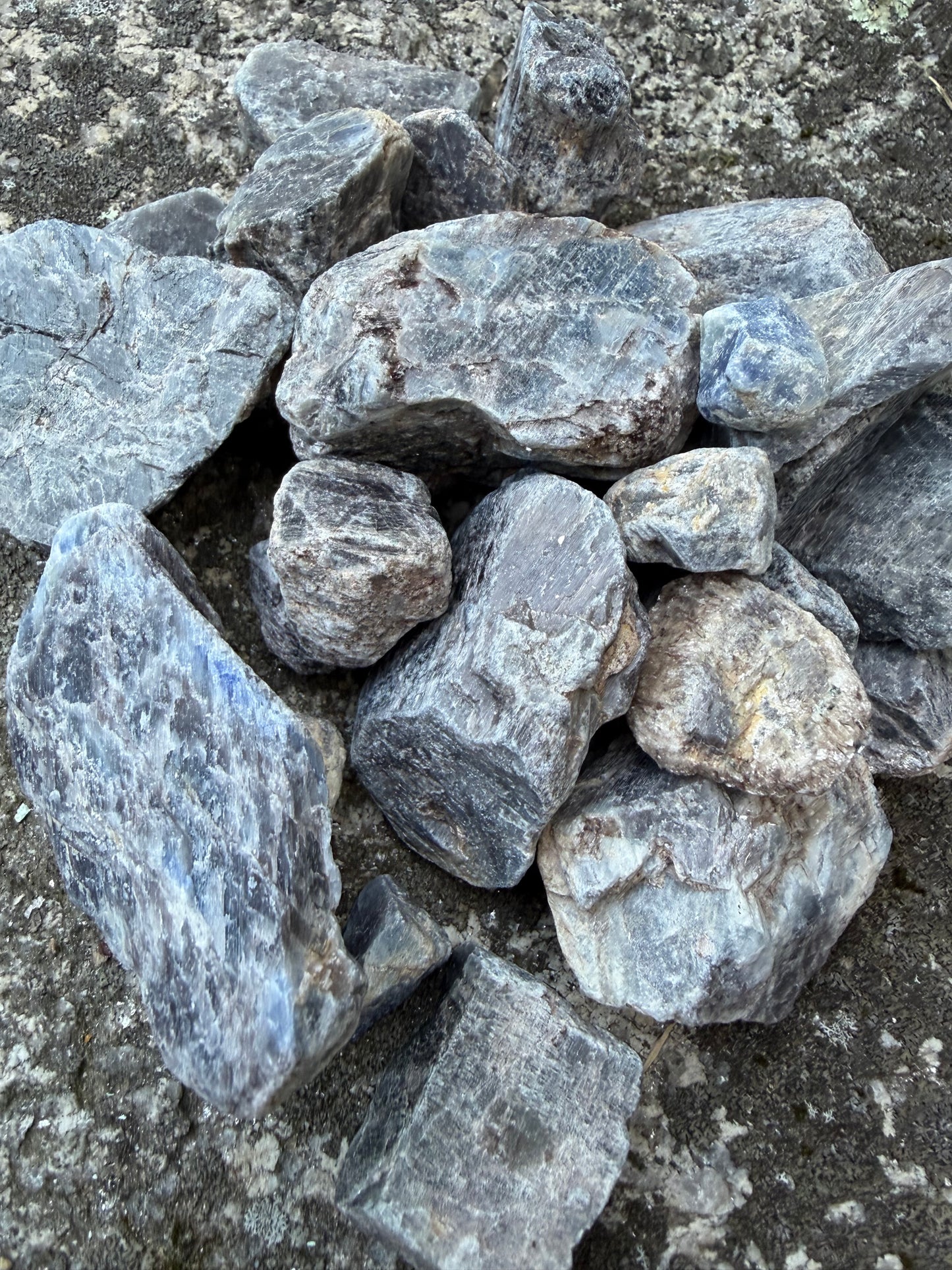 Sapphire raw untumbled pieces