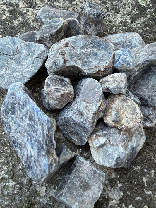 Sapphire raw untumbled pieces