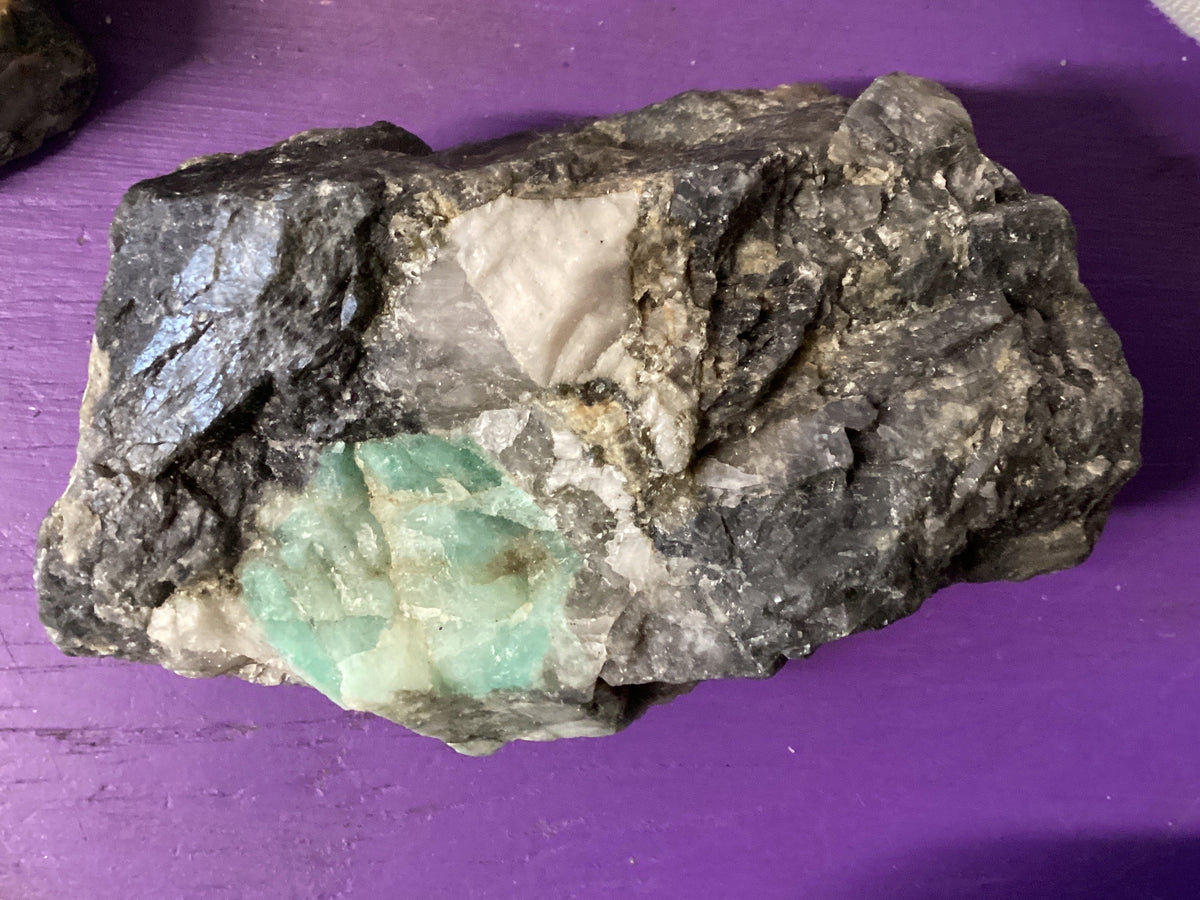 Emerald untumbled stone raw