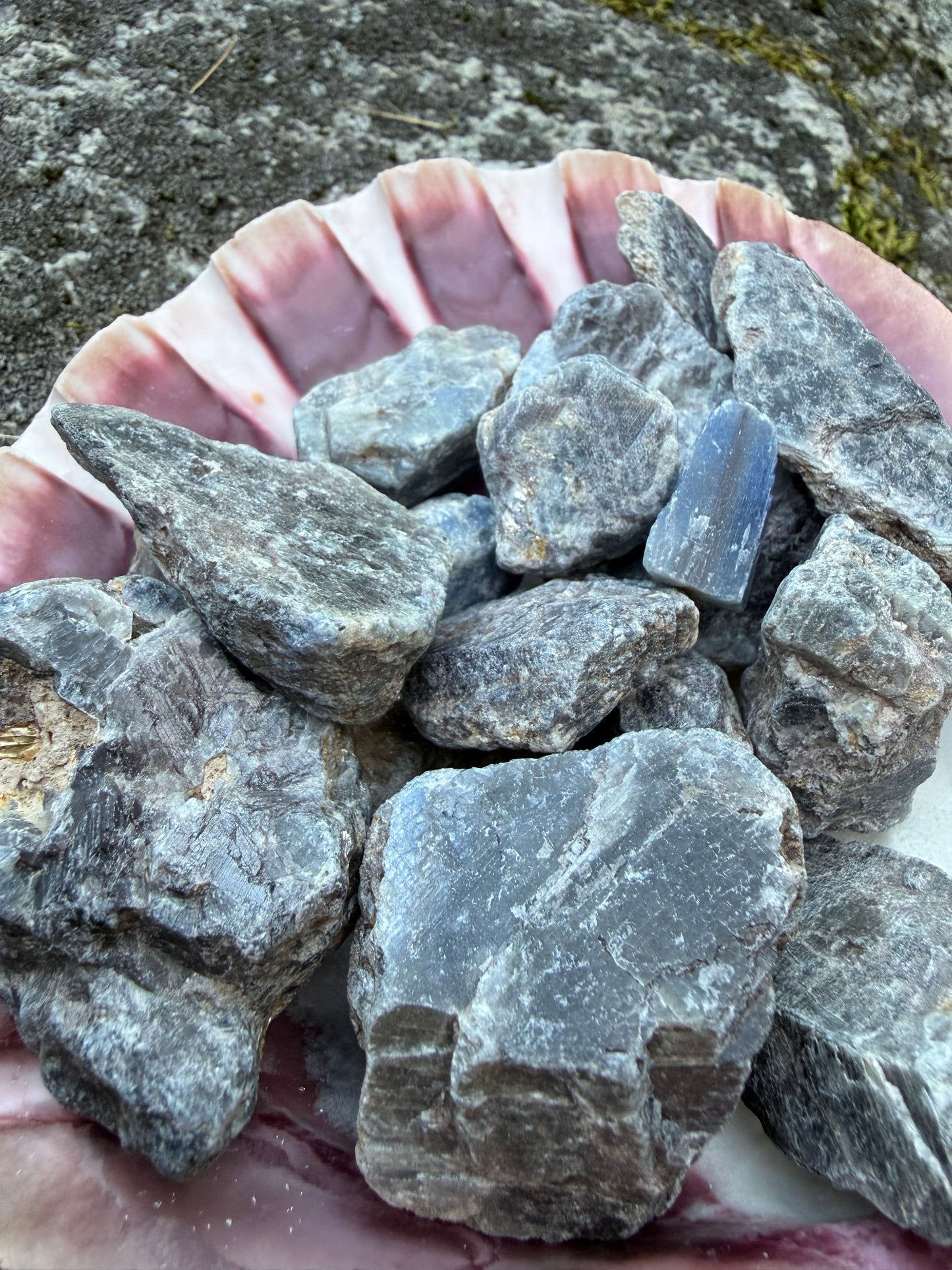 Sapphire raw untumbled pieces