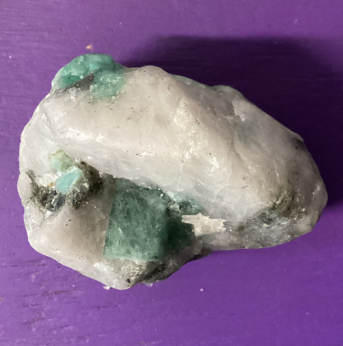 Emerald untumbled stone raw
