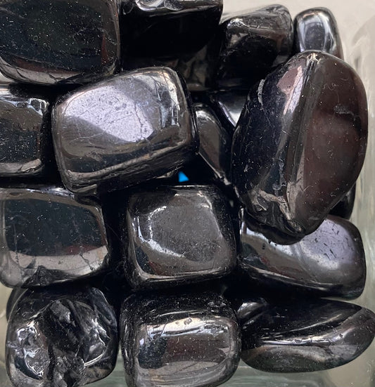Jet tumbled stones