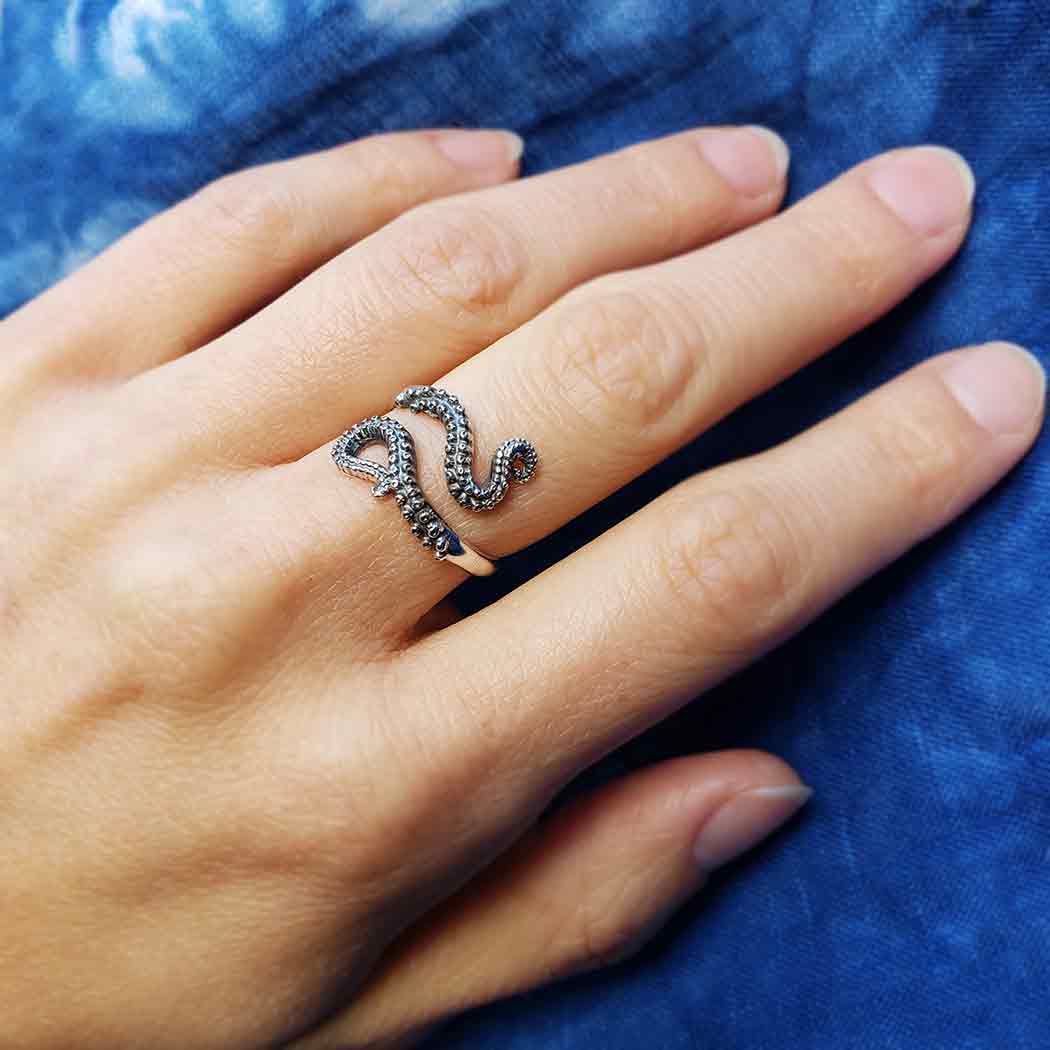Adjustable Octopus Tentacle Ring